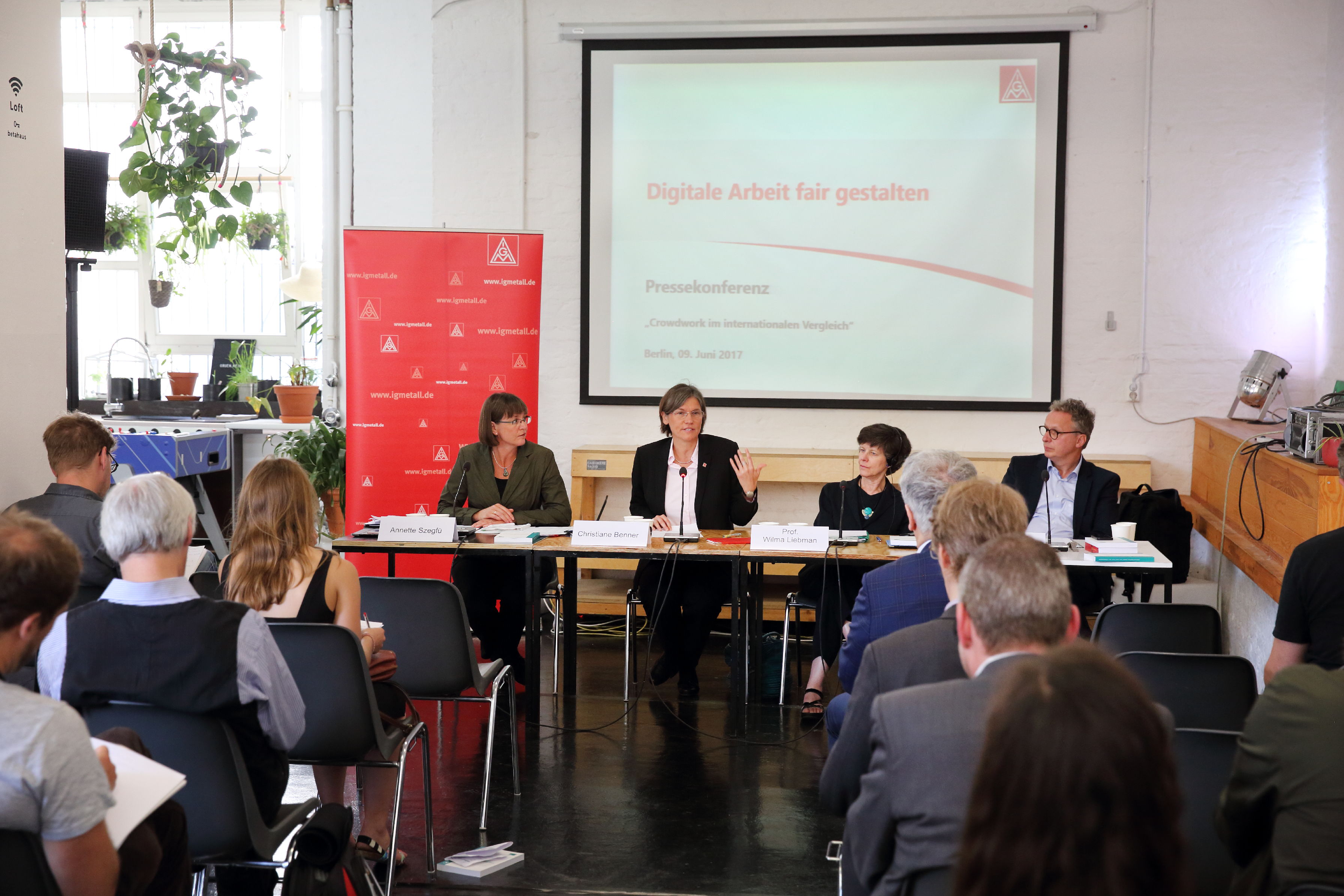 Foto der Pressekonferenz der IG Metall
