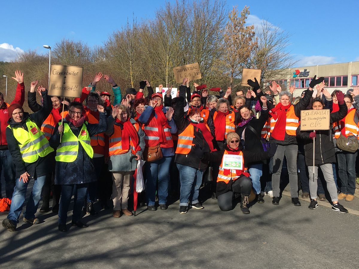 Warnstreik für Tarif bei der Wäscherei Elis