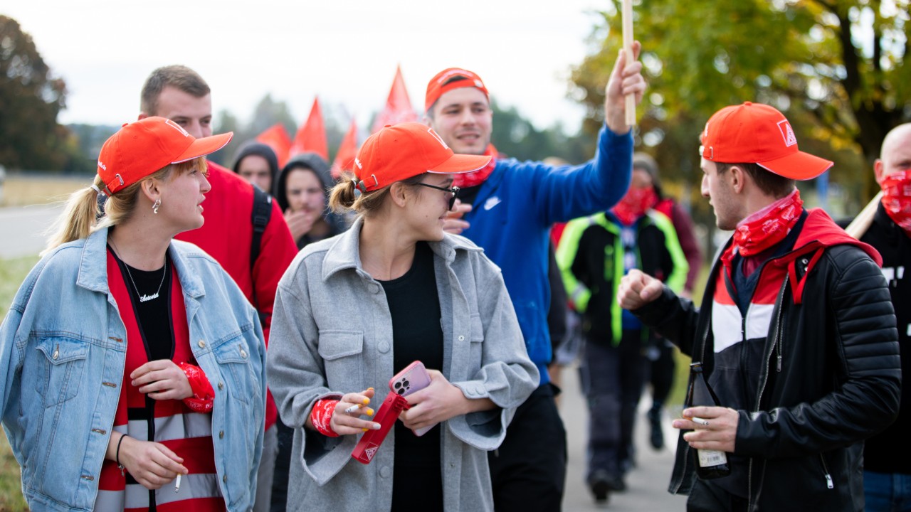 Warnstreik bei Hymer GmbH in Bad Waldsee am 14.10.21 anlässlich der Tarifrunde Holz- und Kunststoff 2021