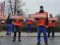 Warnstreiks für die Angleichung Ost