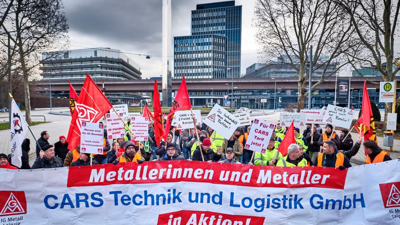 Beschäftigte der ostdeutschen Daimler-Tochter CARS im Warnstreik