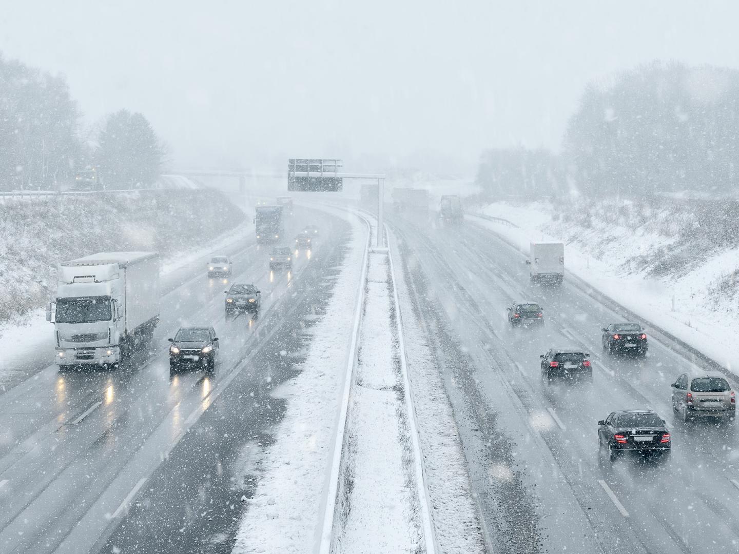 Wuntereinbruch und Stau auf den Autobahnen