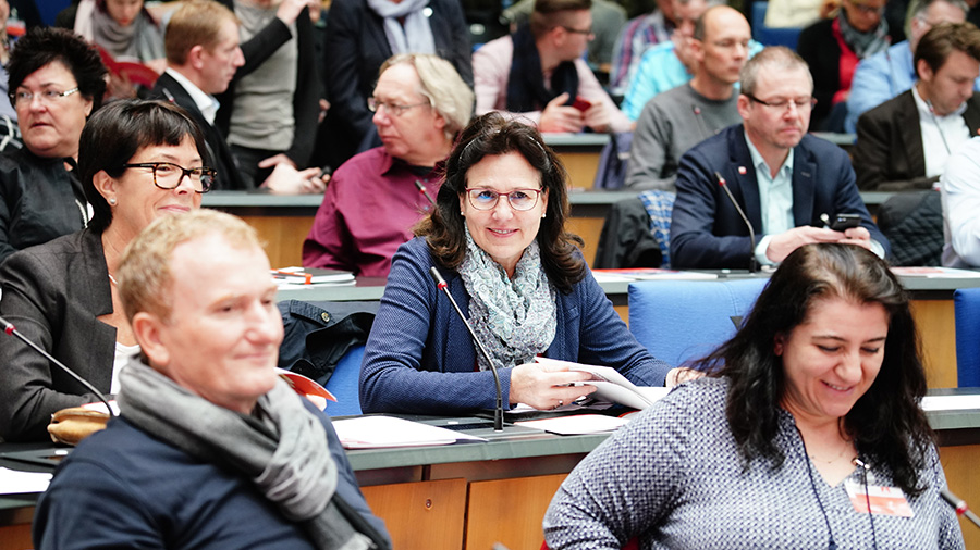 Zuschauer auf dem Transformationskongress in Bonn