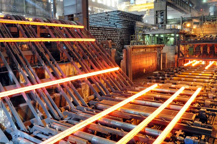 Produktion von Stahlstreben in einem Stahlwerk