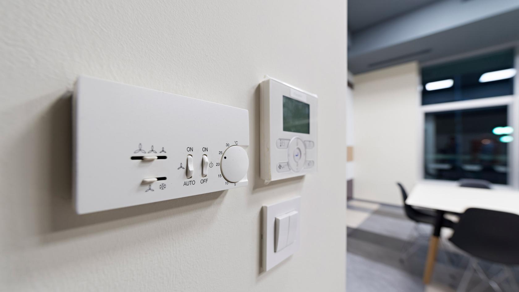 Regelbare Klimaanlage in einem Büro