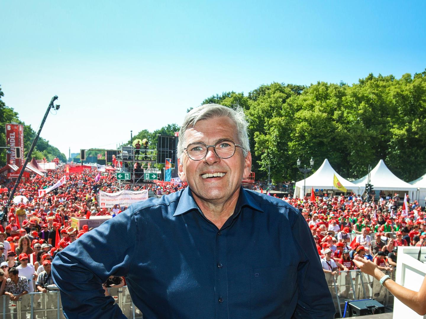 Jörg Hofmann auf der FairWandel Kundgebung in Berlin