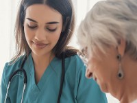 Endlich armutssicher? Das bringt Spahns Pflegereform