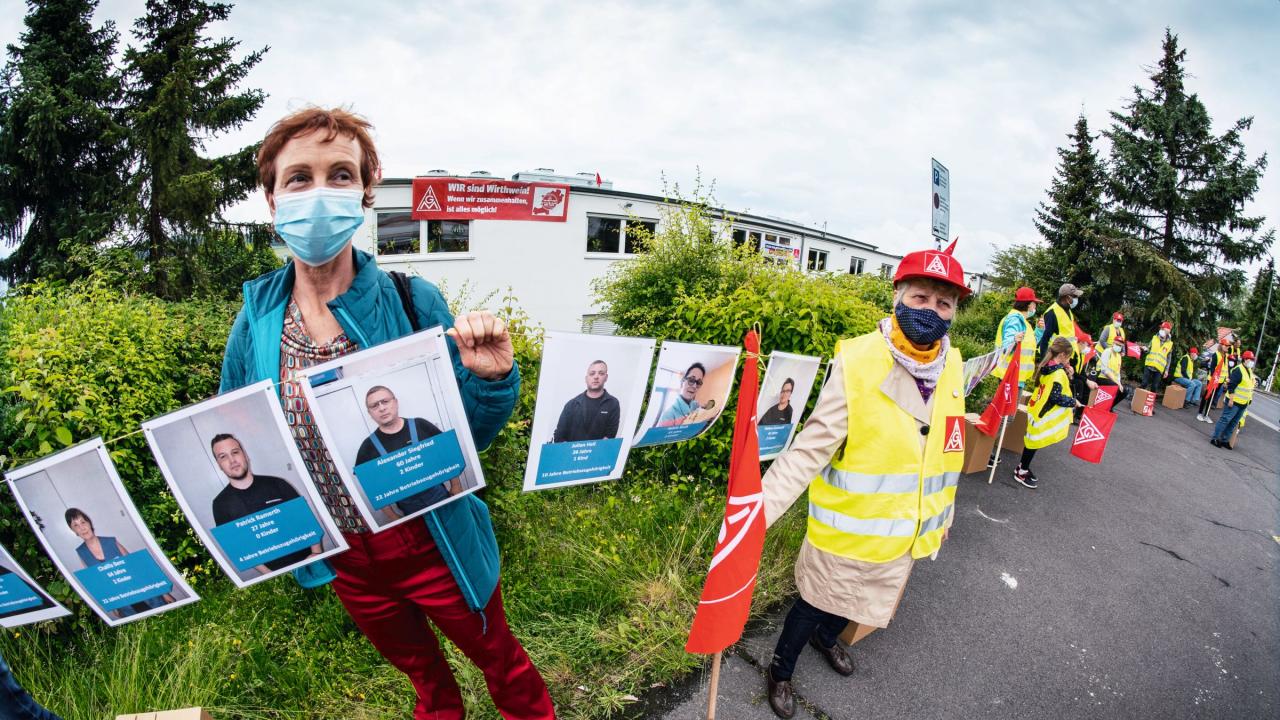 Die Beschäftigten von Wirthwein protestieren gegen die Schließung des Werks