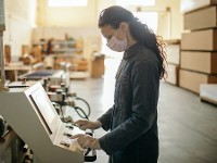 Covid 19 als Arbeitsunfall: Auf was Beschäftigte achten müssen