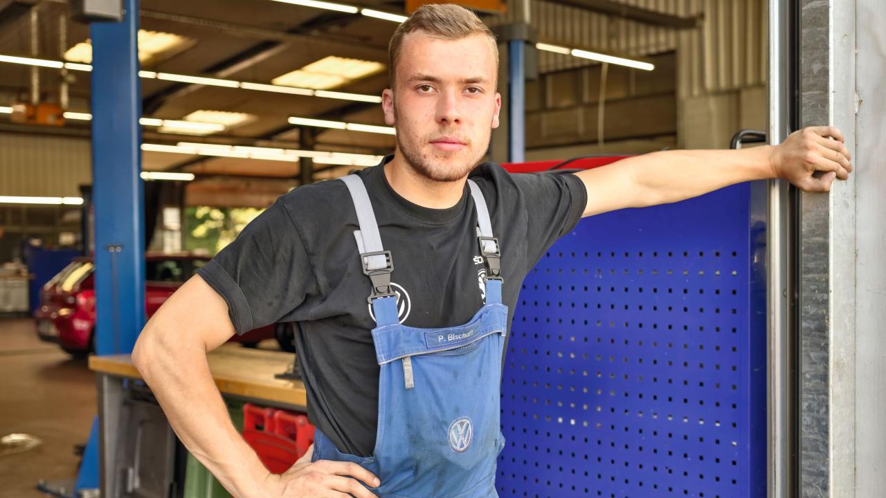 Geschafft: Philipp Bischoff hat die Prüfung zum Kfz-Mechatroniker bestanden.