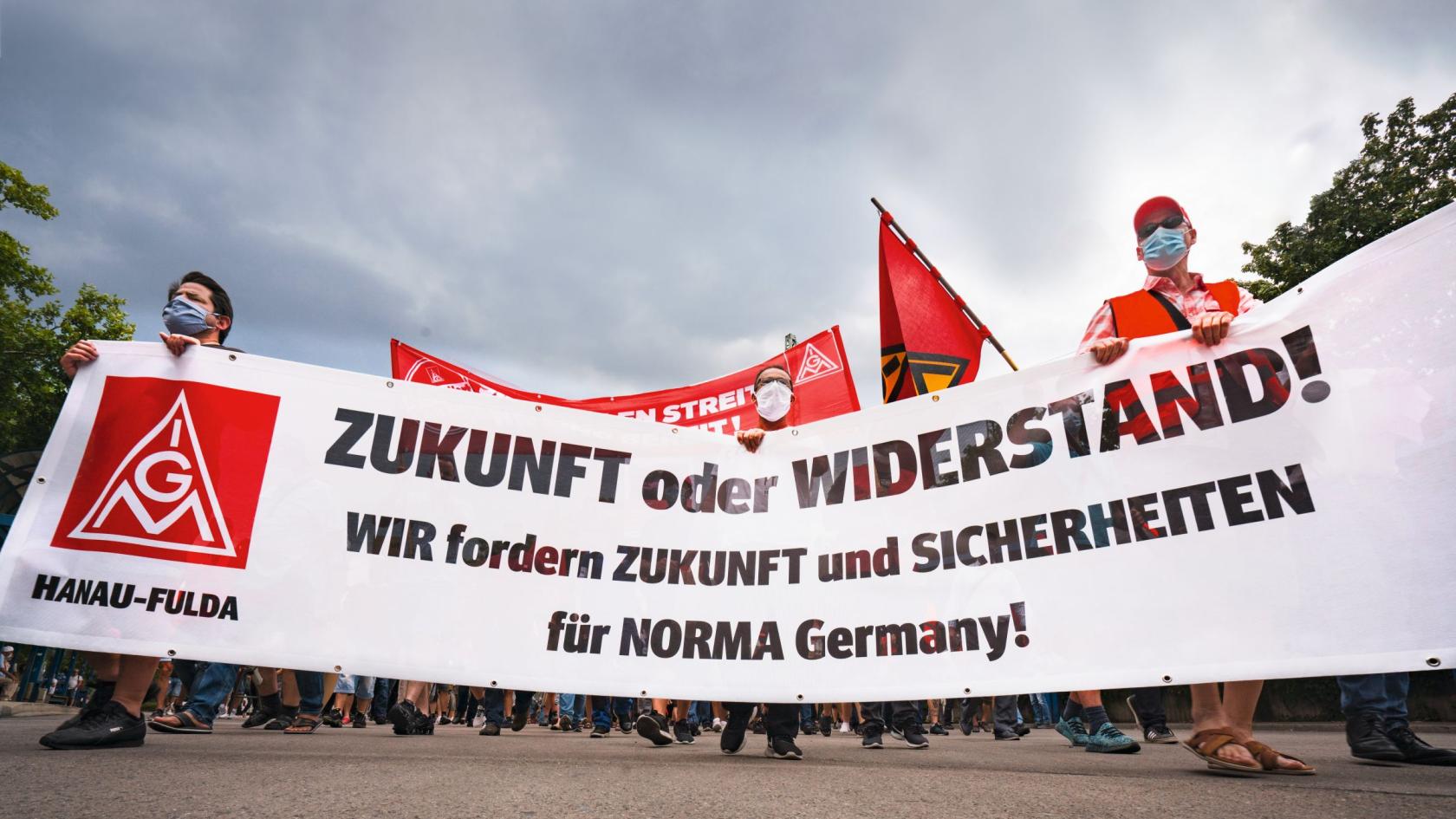 Norma: Die Beschäftigten des Autozulieferers leisten Widerstand gegen Schließung, Verlagerung, Jobabbau und Lohnkürzung. Sie wollen einen Zukunftspakt