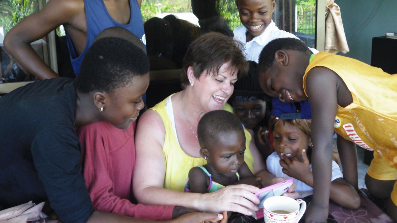 Herta ist gut vernetzt in Cape Coast und hat viele Freunde vor Ort.
