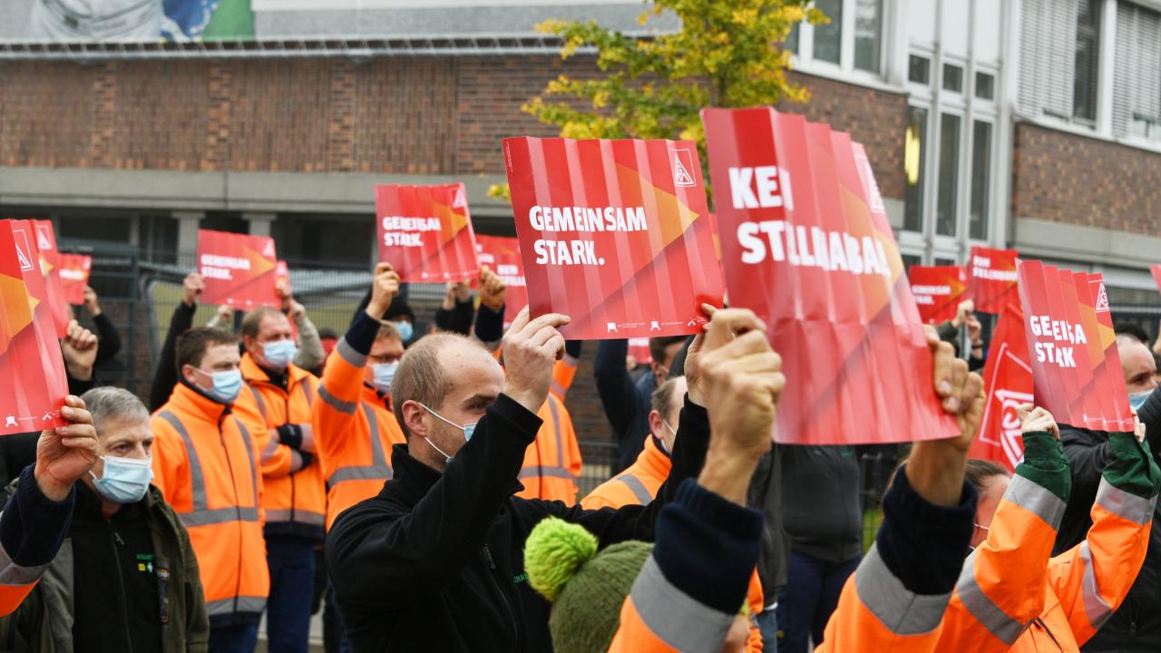 Gemeinsame Aktion von Beschäftigten in Schweinfurt während der Aktionswoche der IG Metall Bayern