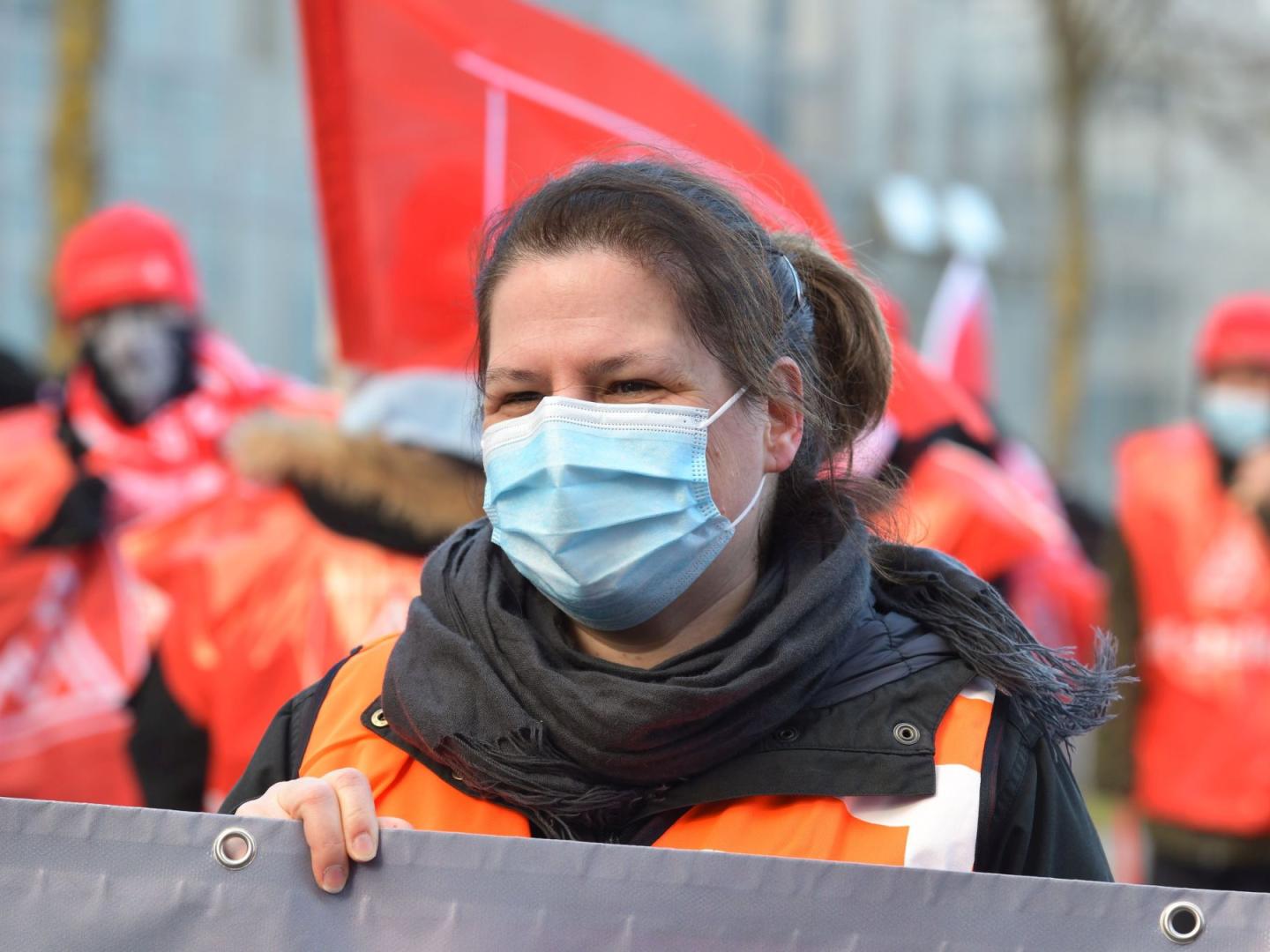 Beschäftigte von Hitachi-ABB bei Aktion vor der Zentrale in Zürich