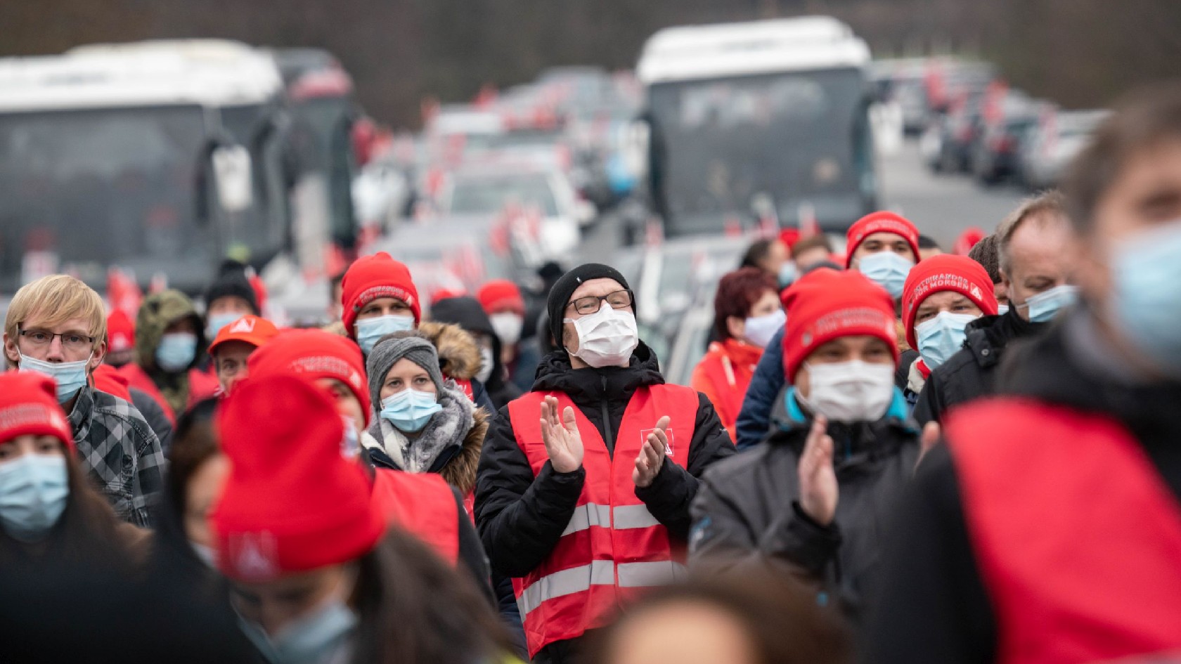 Beschäftigte von Conti in Babenhausen führen einen Warnstreik gegen den geplanten Arbeitsplatzabbau durch