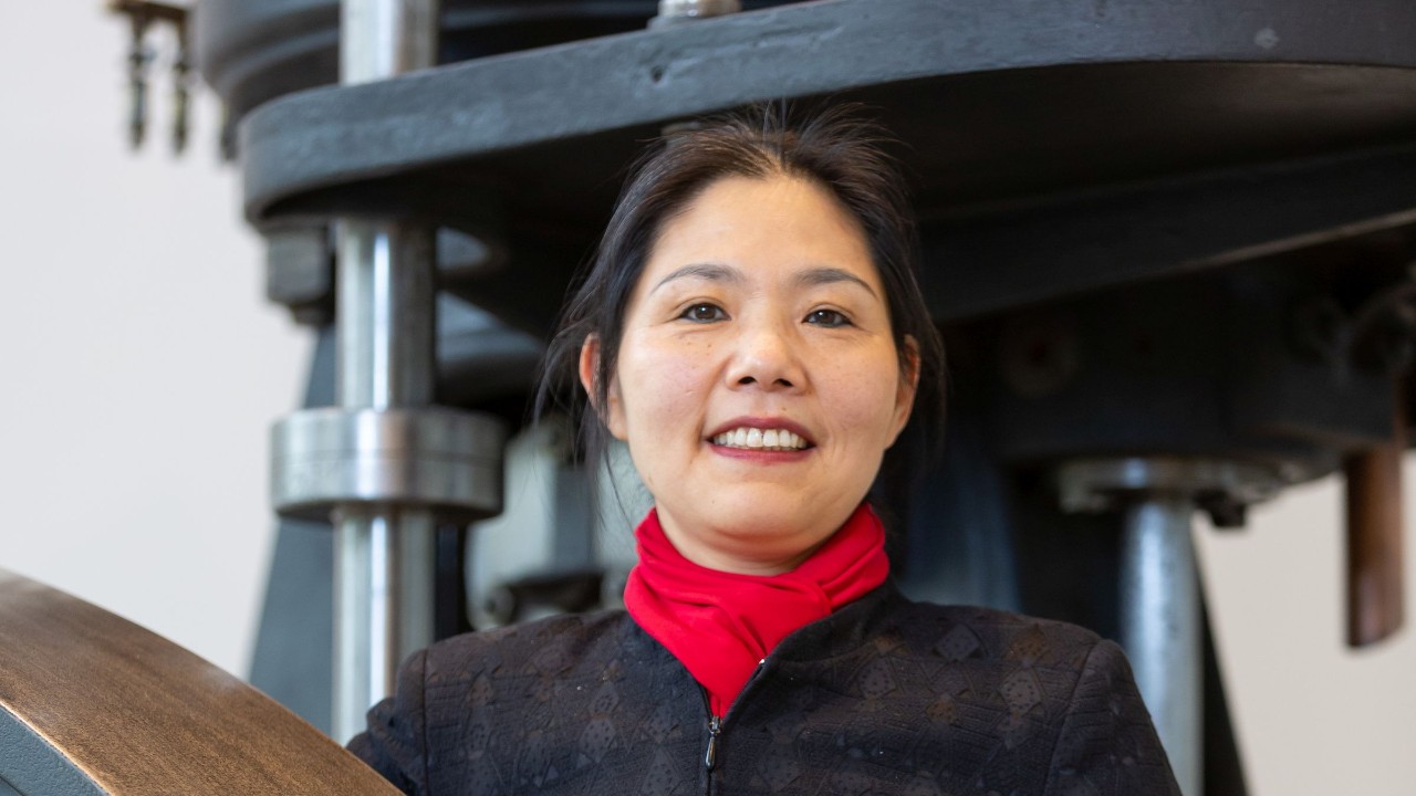 Xiaoling Shen-Türk sorgt bei MAN in Augsburg dafür, Fachkräfte unterschiedlicher Herkunft betrieblich zu integrieren. So entsteht ein starkes und zufriedenes Team.