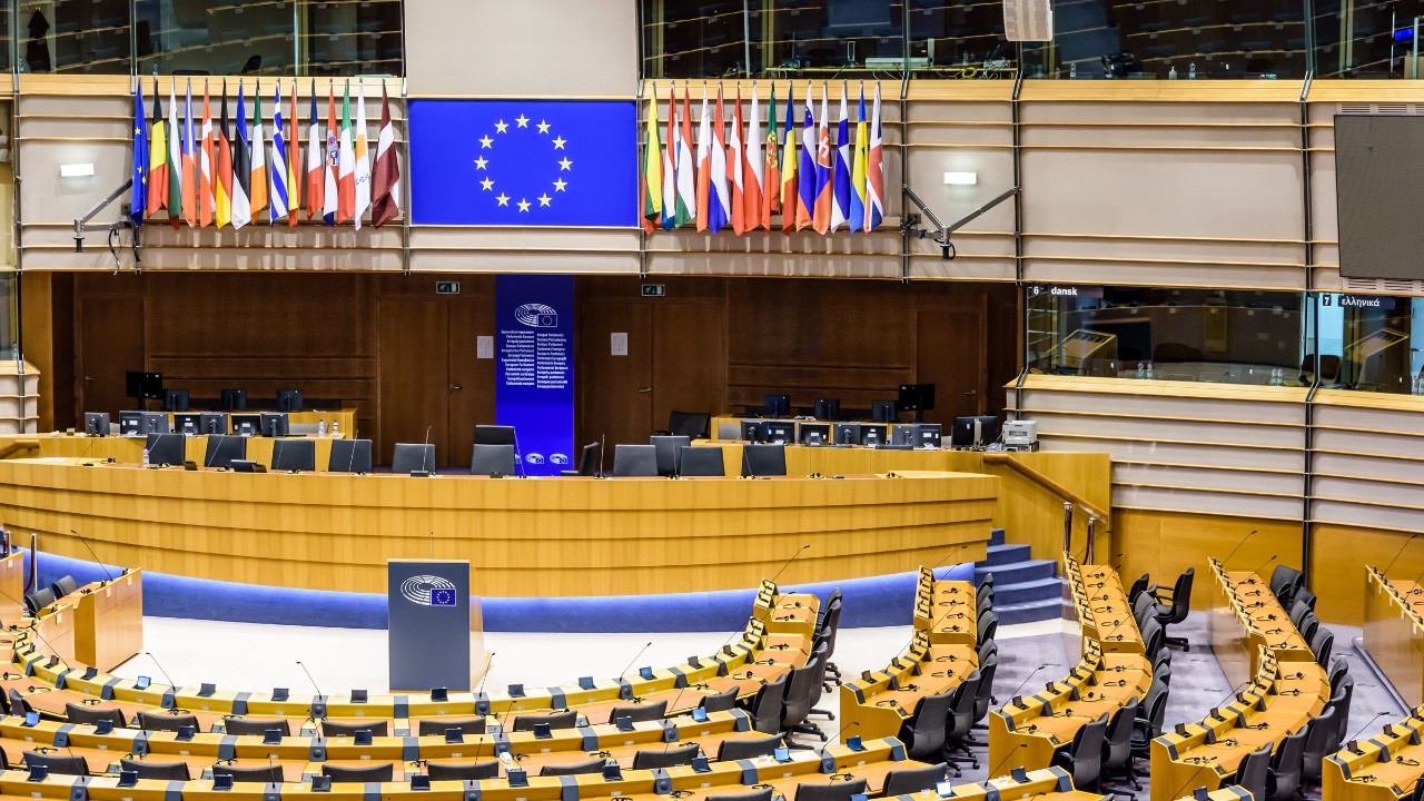 Blick in den Plenarsaal des Europäischen Parlaments in Brüssel, Belgien