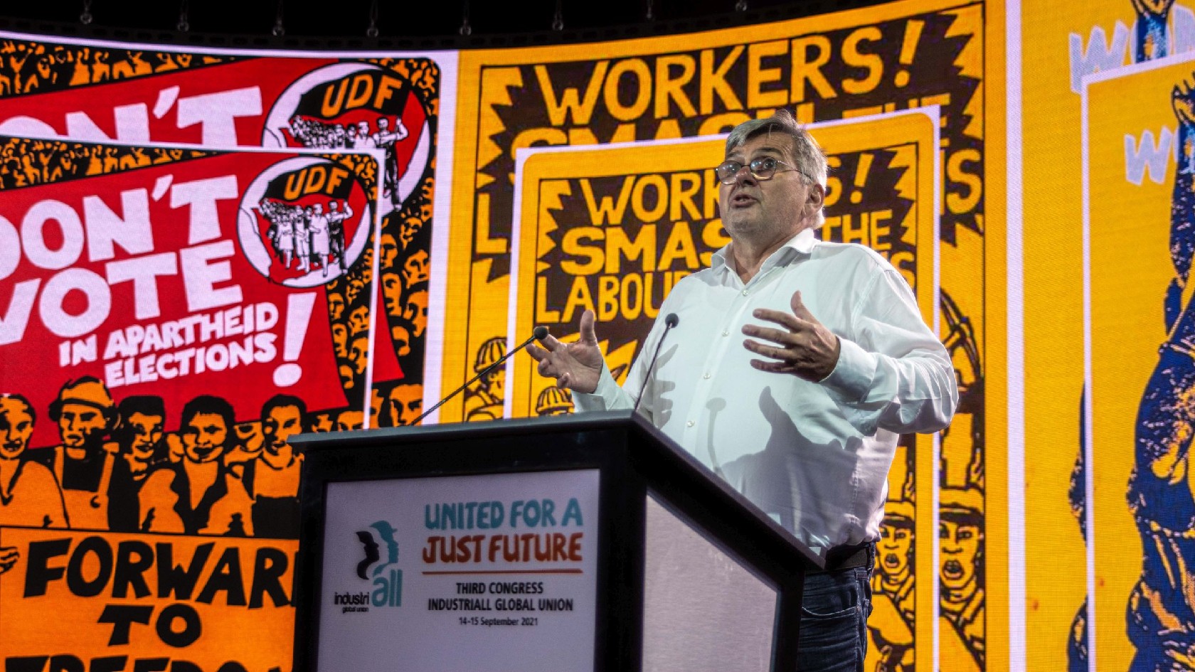 Jörg Hofmann auf dem Kongress von IndustriAll Global Union 2021