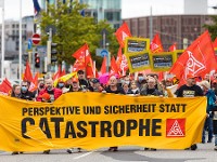 Caterpillar-Beschäftigte demonstrieren gegen Schließung 