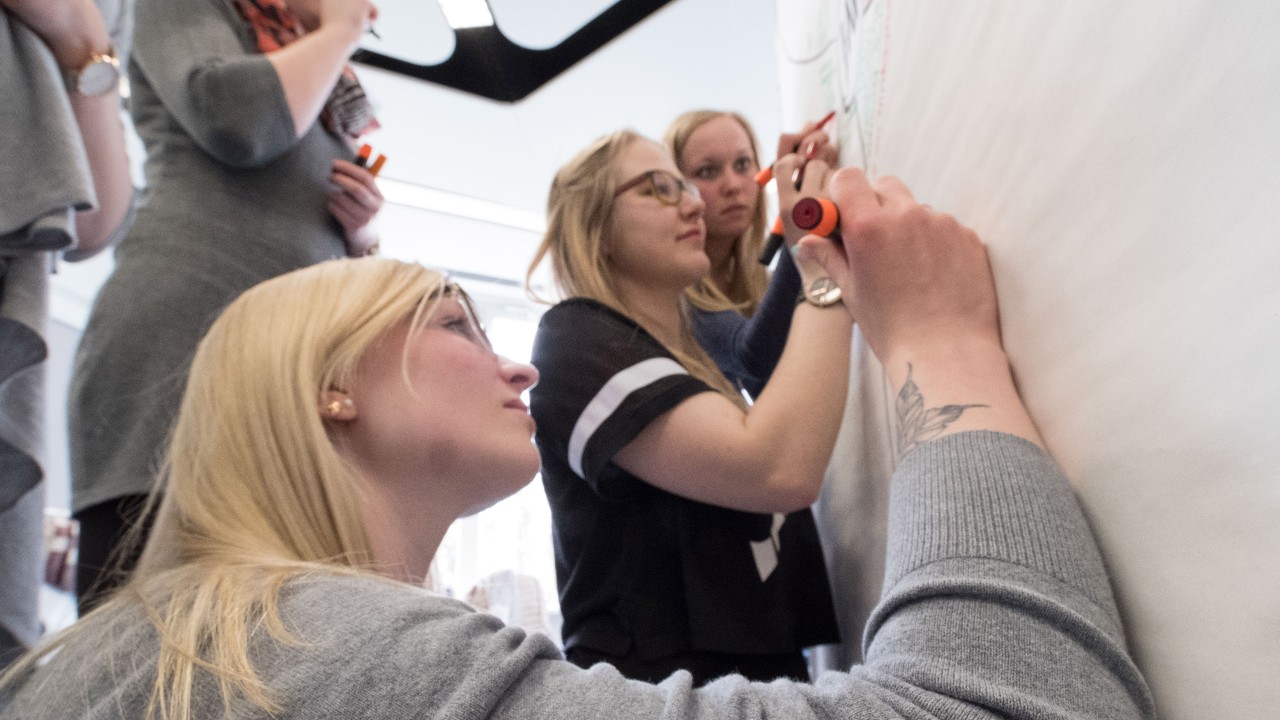 Bildungsseminar im Bezirk Küste