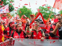 4000 demonstrieren vor der Tarifverhandlung in Nürnberg