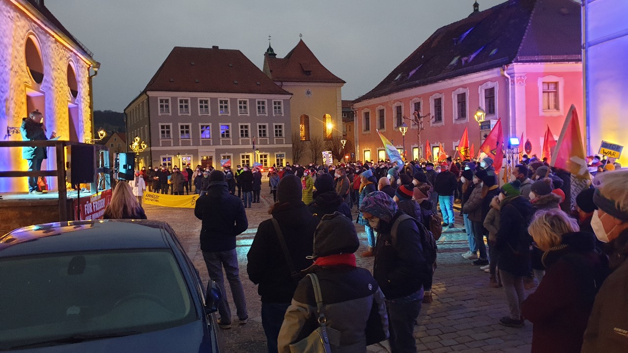 Mahnwache am 06.03.2022  in Amberg, Schrannenplatz, gegen den Krieg in der Ukraine
