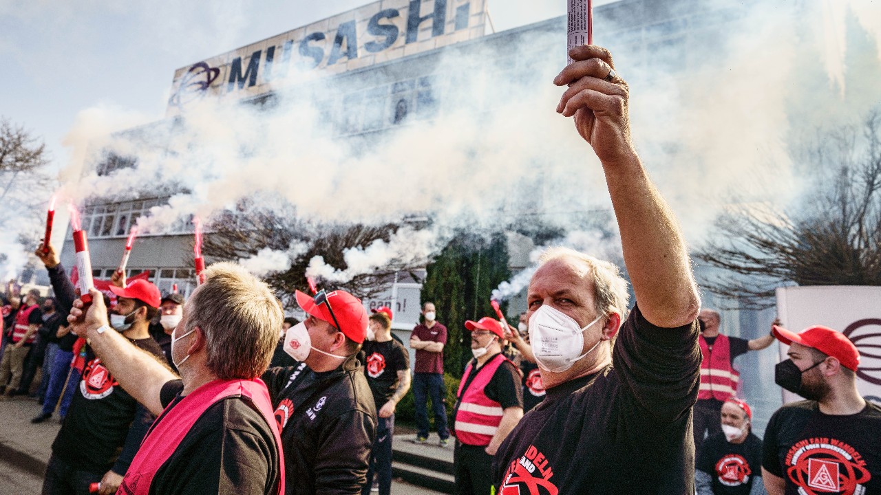 21.-25. März 2022: Warnstreiks an allen sechs Musashi-Standorten (Foto: Bad Sobernheim). Bereits in den Wochen zuvor haben die Belegschaften an allen Standorten wiederholt die Arbeit niedergelegt, um an mehrstündigen Infoveranstaltungen der Betriebsräte teilzunehmen.