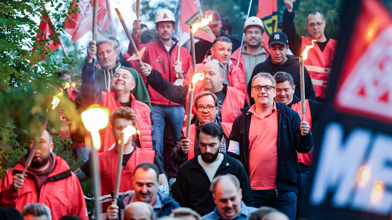 Warnstreikauftakt in Duisburg bei der Tarifrunde Eisen und Stahl  