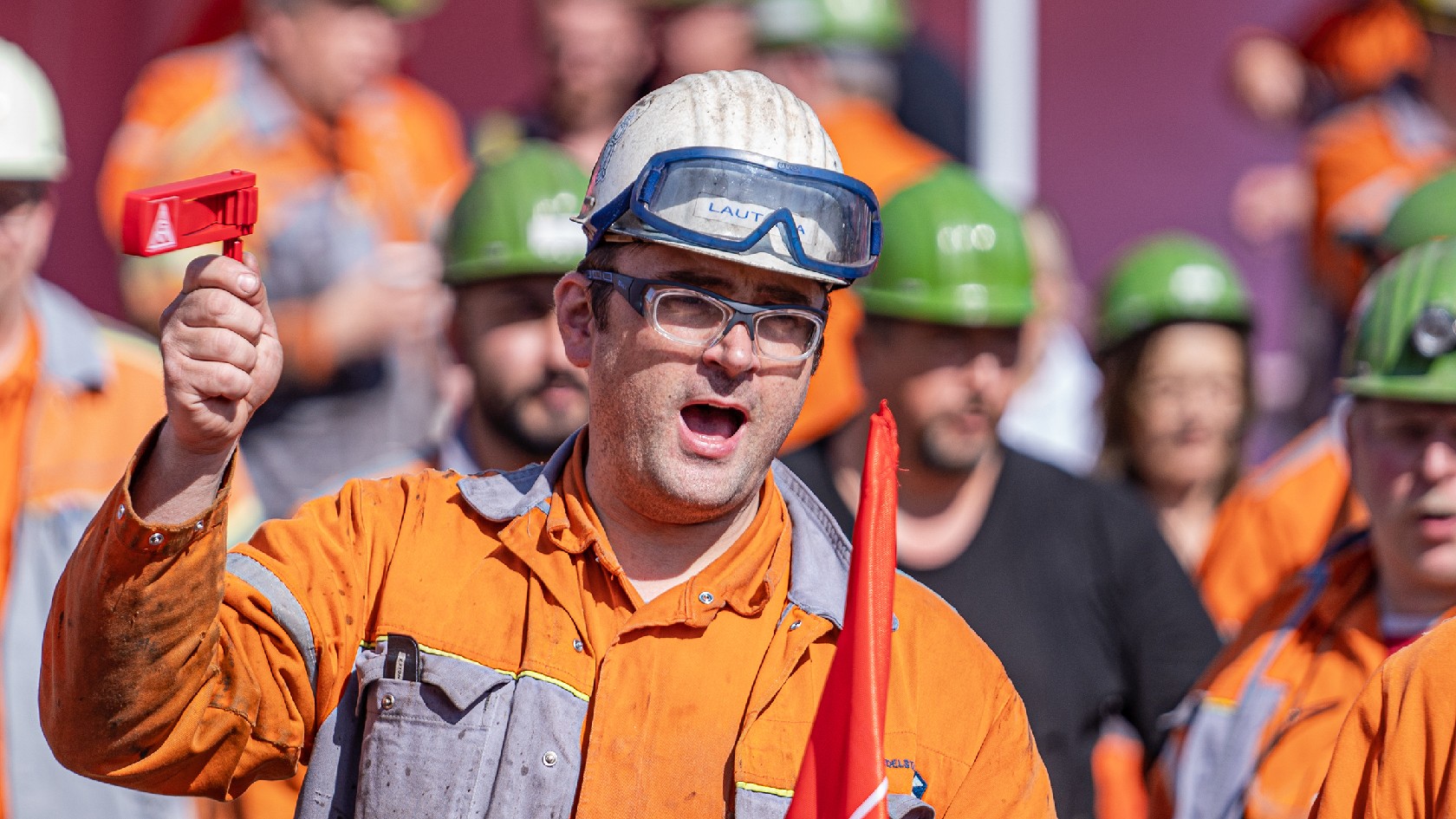 Tarifrunde Eisen und Stahl 2022: Warnstreik bei DEW in Siegen Geisweid