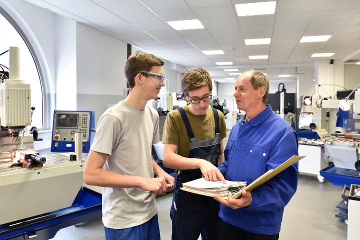 Ein wichtiges Qualitätsmerkmal der Ausbildung: Die Zahl der Azubis pro Ausbilder*in.