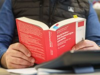 Eltern gründen Betriebsrat - Firma feuert Tochter