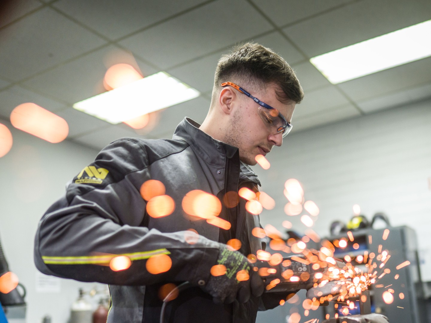 Azubi Tim Jannik Bangel bei Schunk in Heuchelheim