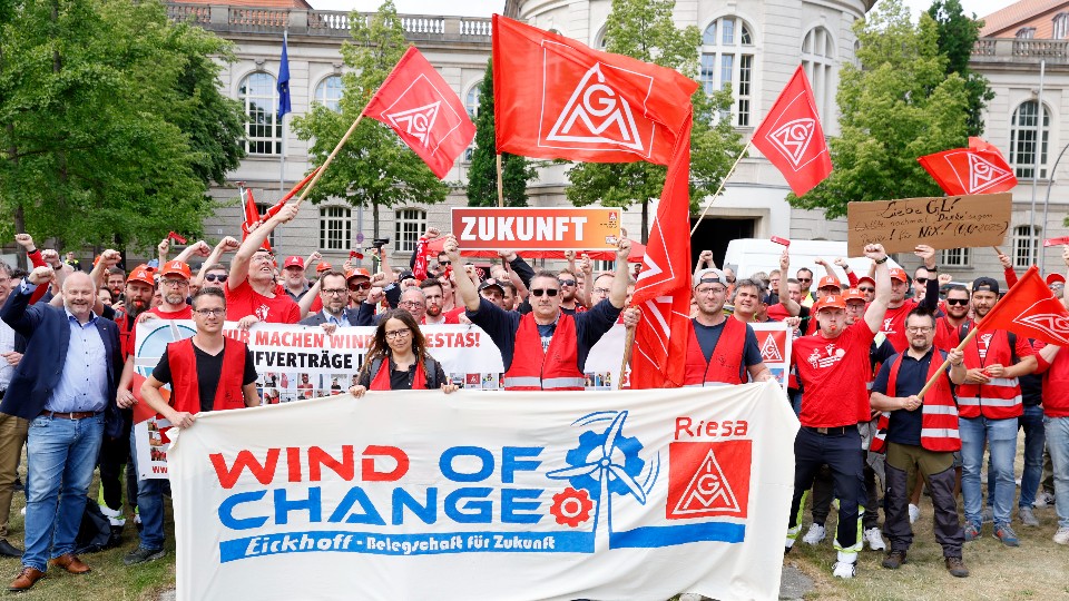Eickhoff Wind Power Beschäftigte demonstrieren beim Windgipfel in Berlin
