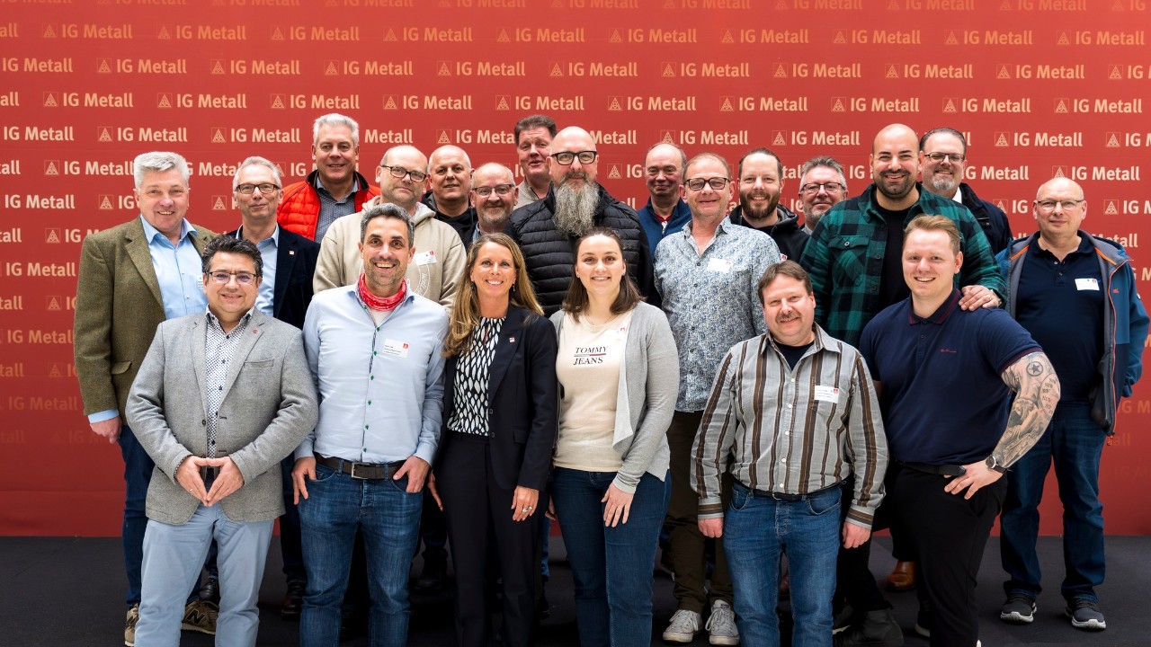 Gruppenbild mit Nadine Boguslawski von der Bundeshandwerkskonferenz der IG Metall 2024 in Frankfurt am Main.