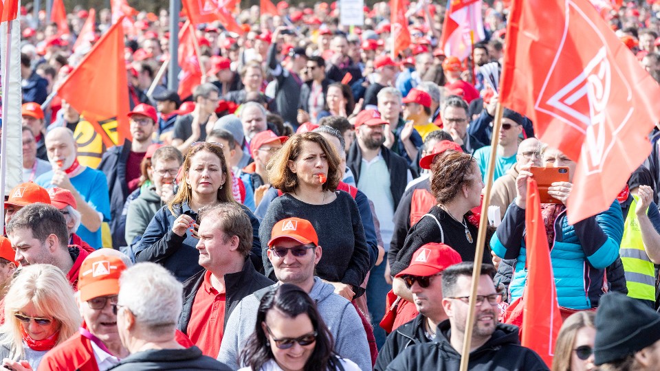 Beschäftigte von Bosch demonstrieren auf der Schillerhöhe