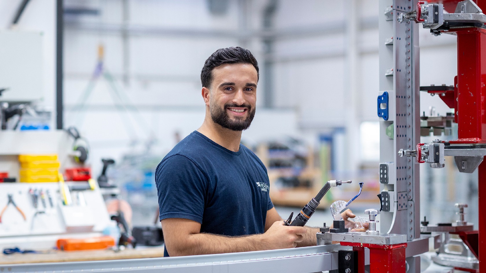 Die IG Metall kämpft jeden Tag für faire Arbeit, mit ihren Tarifverträgen und in den Betrieben. So wie bei Premium Aerotec in Varel. Hier haben IG Metall-Betriebsräte die Übernahmen von über 140 Leihbeschäftigten durchgesetzt.