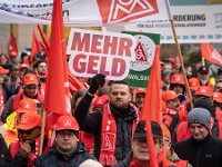 Verhandlungsergebnis: Mehr Geld, 140 Euro mehr für Azubis, mehr freie Tage 