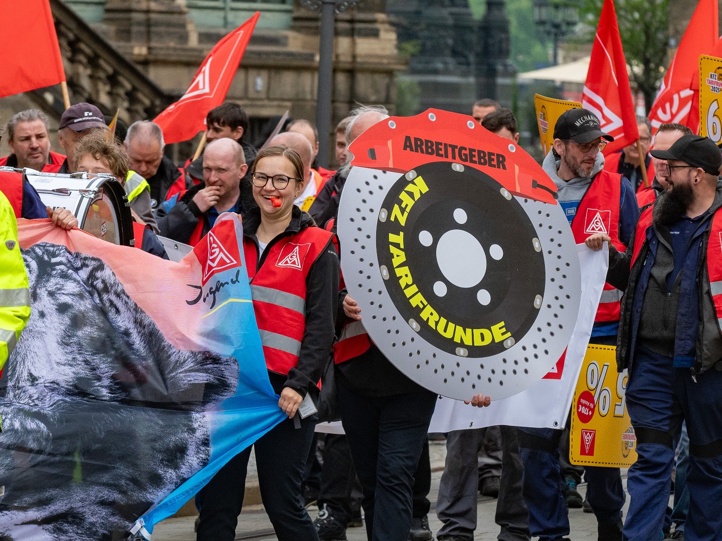 Warnstreik-Demo zur Kfz-Tarifrunde 2025 in Dresden