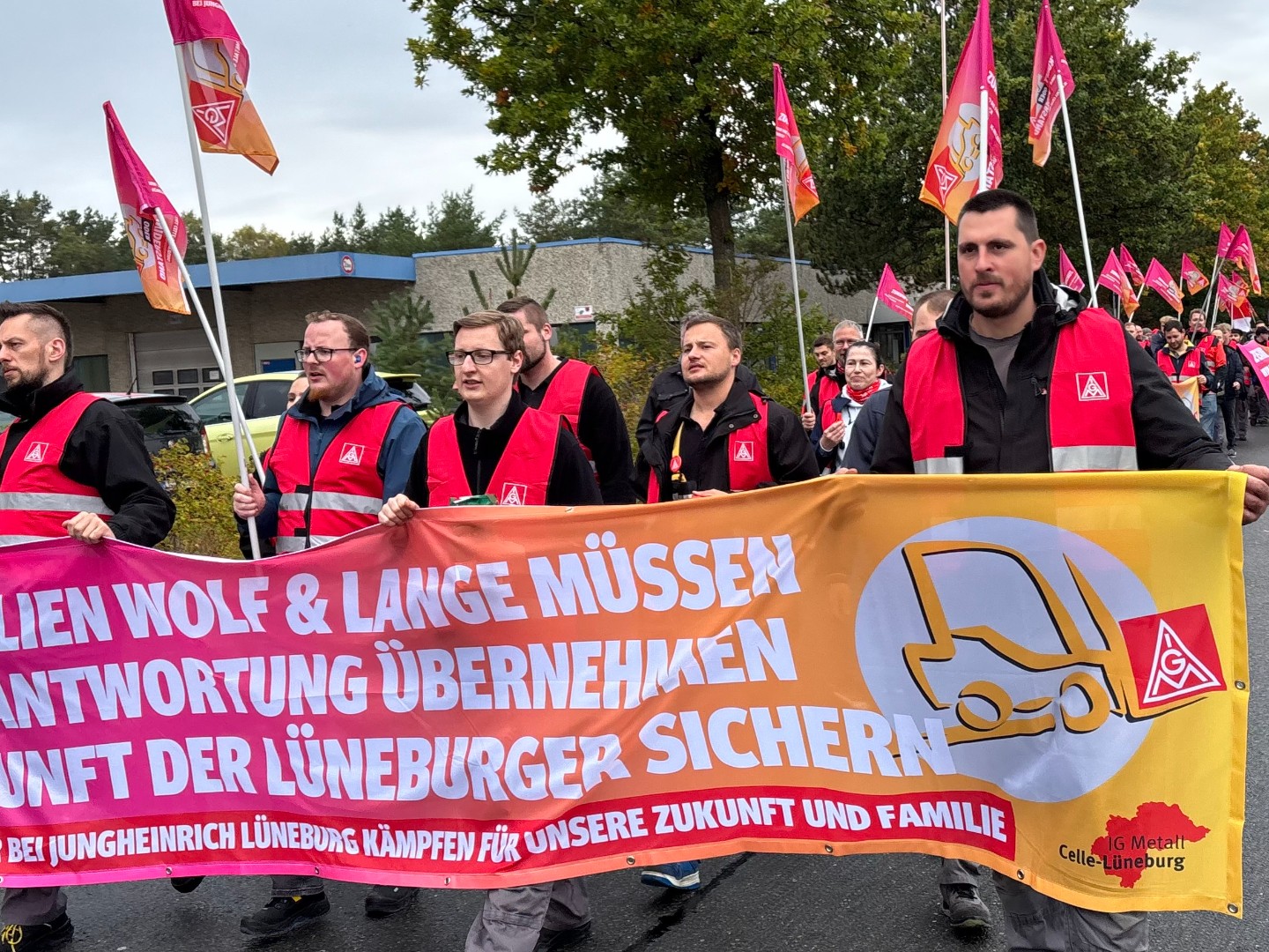 Beschäftigte von Jungheinrich in Lüneburg bei einem Warnstreik