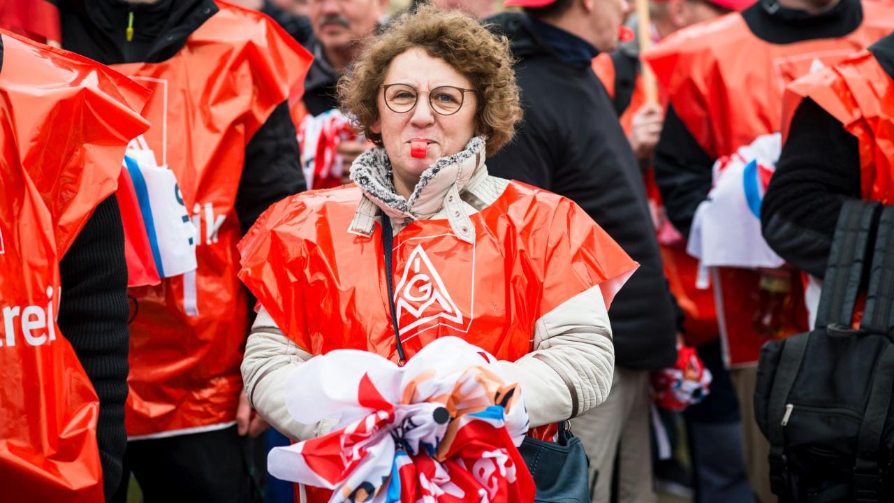 Warnstreik Tarifrunde Holz und Kunststoff