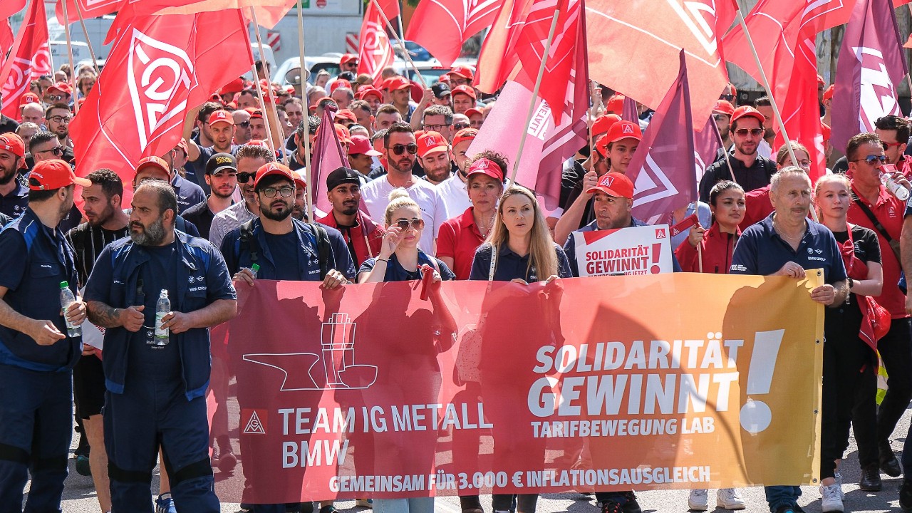 1000 Leihbeschäftigte demonstrieren für Inflationsausgleichsprämie in München