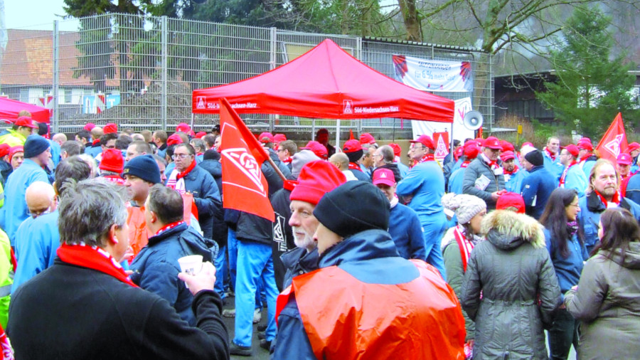 Beschäftigte von Exide beim Warnstreik