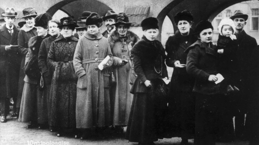 FB000159_frauenwahlrecht_bearbeitet