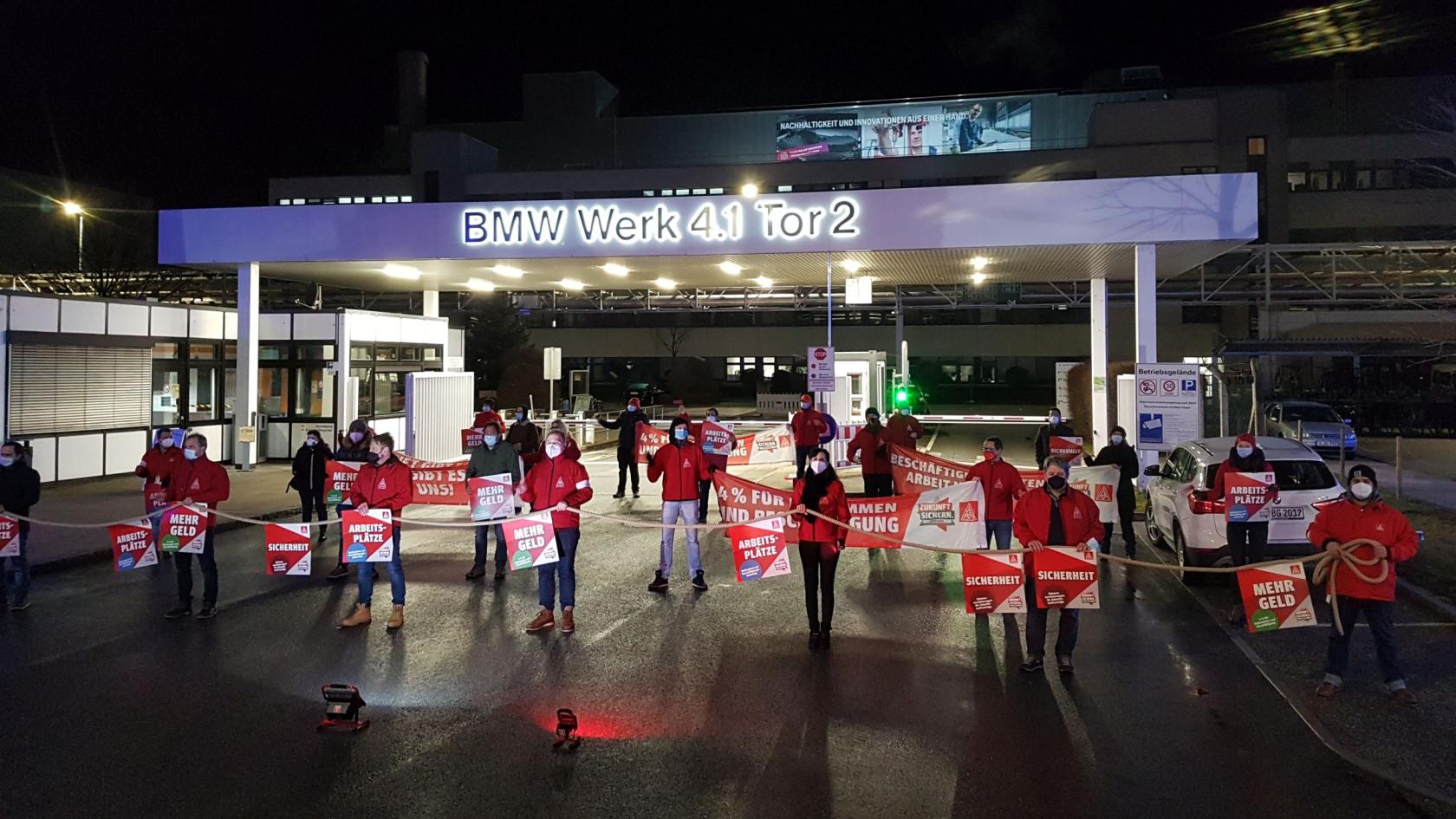 Tarifaktion der IG Metall-Vertrauensleute bei BMW in Landshut