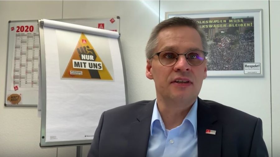 Thorsten Gröger erklärt im Youtube-Video das Tarifergebnis bei Volkswagen
