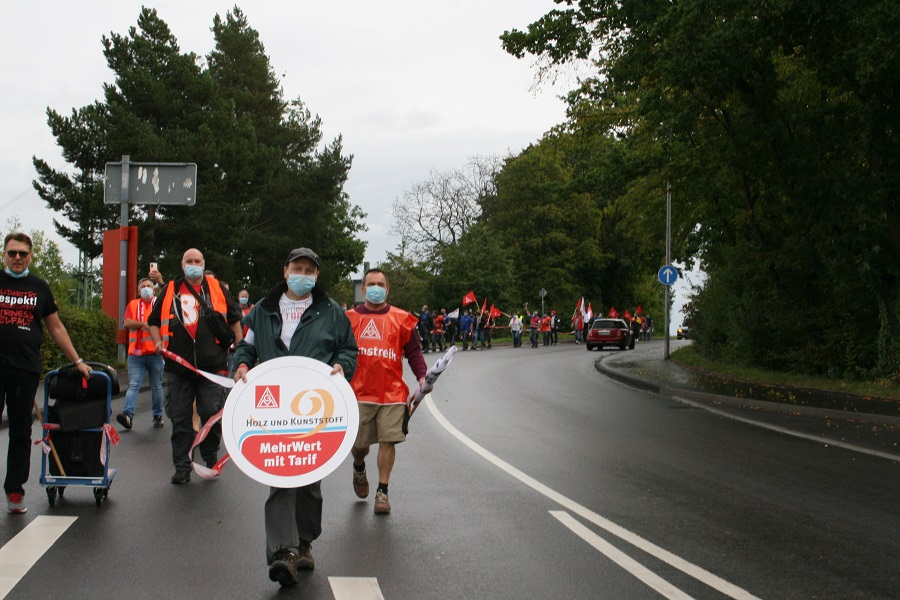 Warnstreik Holz und Kunststoff beim Hohenloher Spezialmöbelwerk Schaffitzel