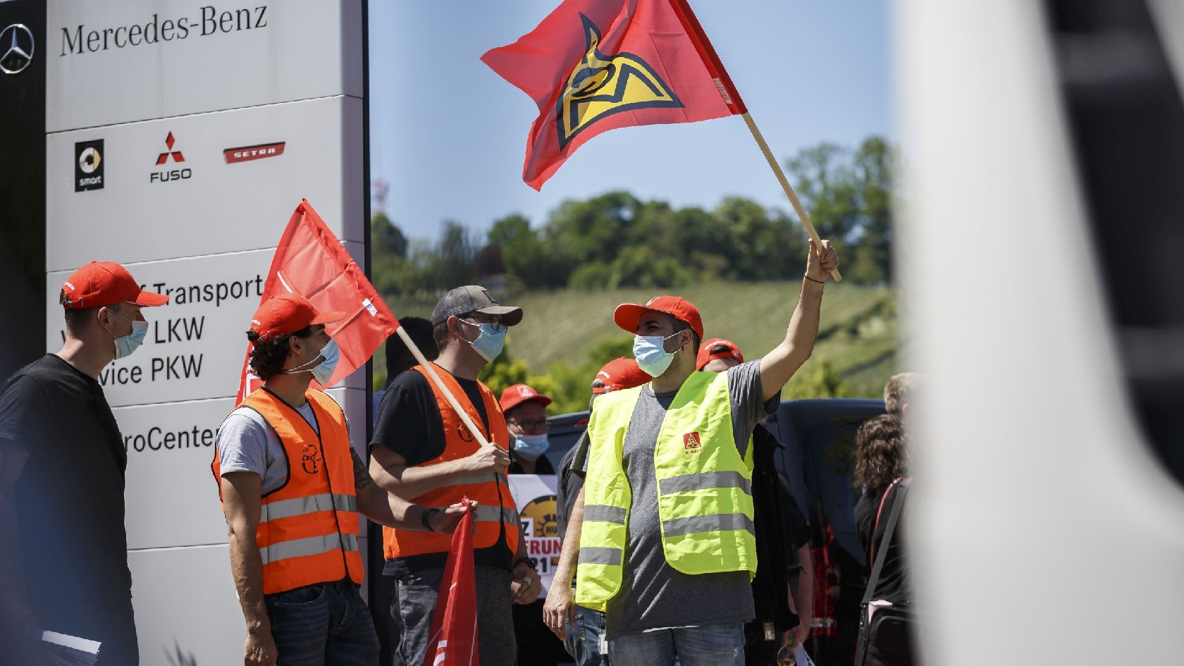 Kfz-Tarifrunde: Warnstreik Mercedes Benz Autohaus
