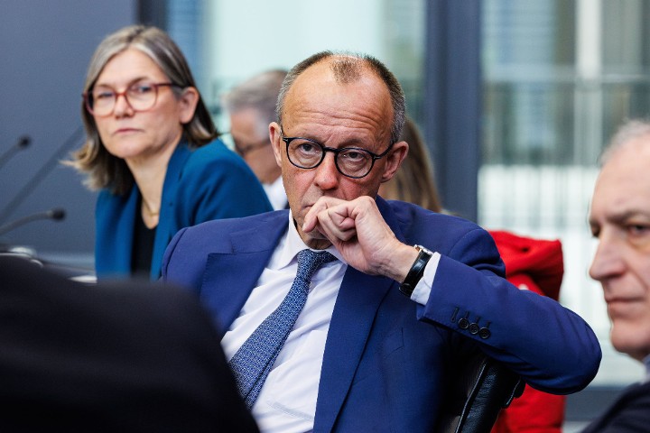 Der Vorstand der IG Metall im Gespräch mit Kanzlerkandidat Friedrich Merz (CDU).
