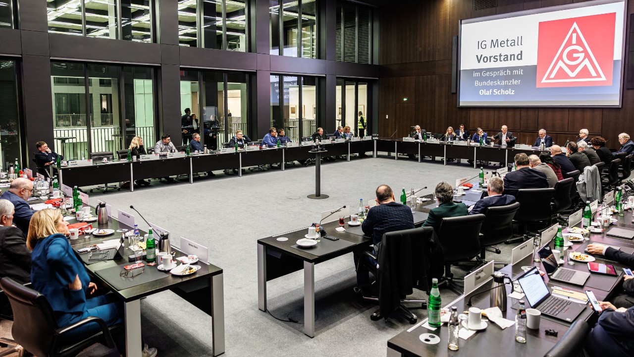 Der Vorstand der IG Metall im Gespräch mit den Kanzlerkandidaten.