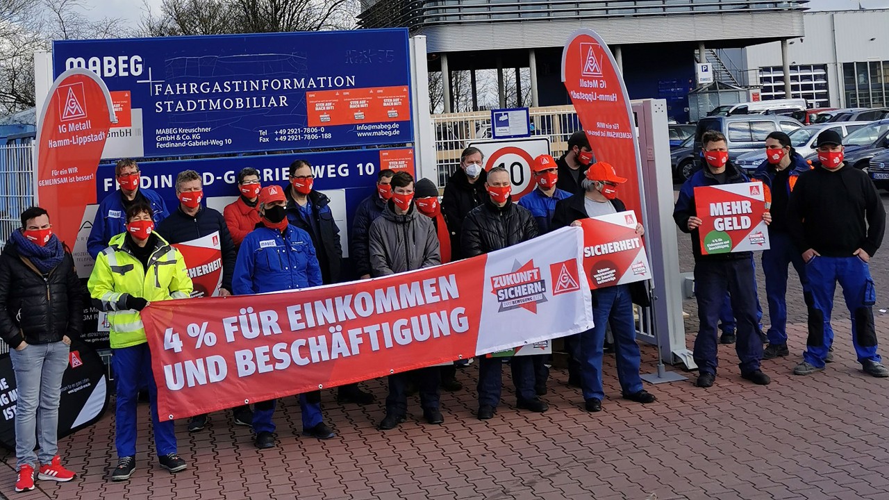 Beschäftigte von MABEK Kreuschner beim Warnstreik
